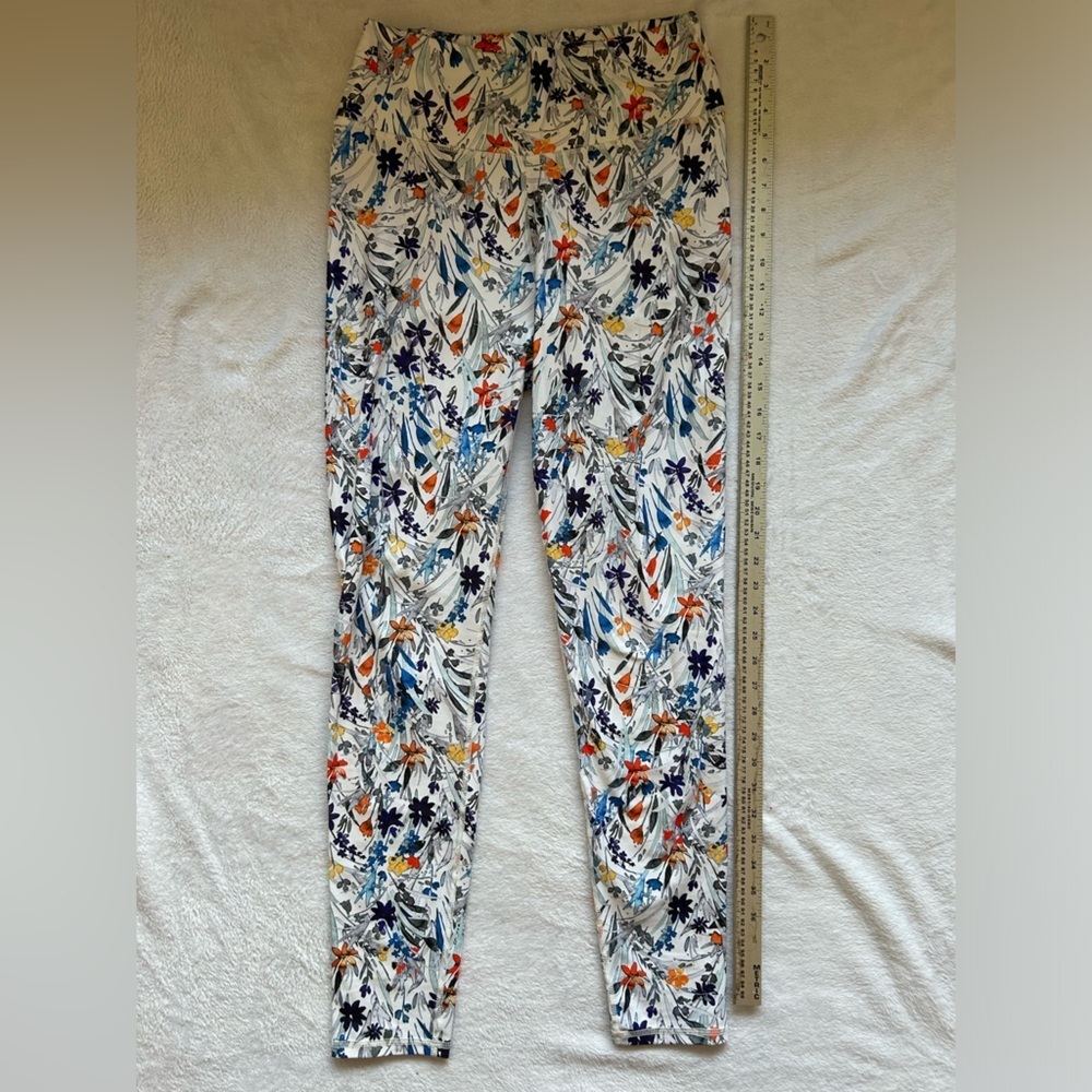 White Floral High Waisted Fabletics Leggings​ - Picture 2 of 2